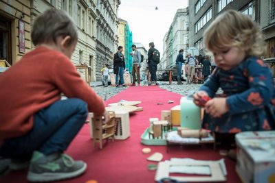 Sousedské slavnosti Zažít město jinak přinesou návod na nové sestavení veřejného prostoru. Na víc než 100 místech v Praze a v dalších 45 městech